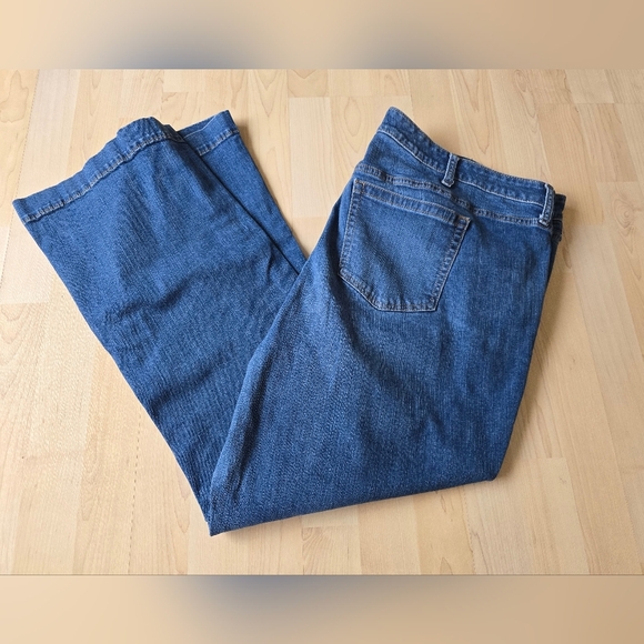 Torrid Mid Rise Vintage Stretch Flare Jeans Size 24 Short - Picture 1 of 11